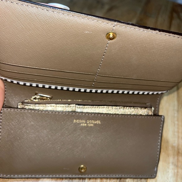 Henri Bendel Taupe Kangaroo Wallet with Gold Coin Bag - Picture 6 of 8